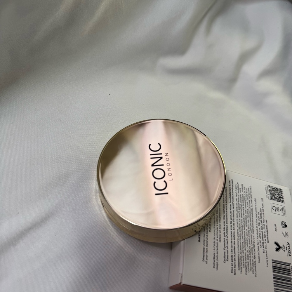 Iconic London Gold Compact Lit & luminous Baked Highlighter /Poudre Radiance